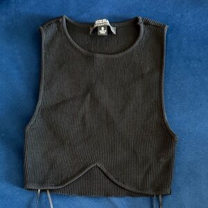 Hera Collection Black Ribbed Crewneck Crop Top